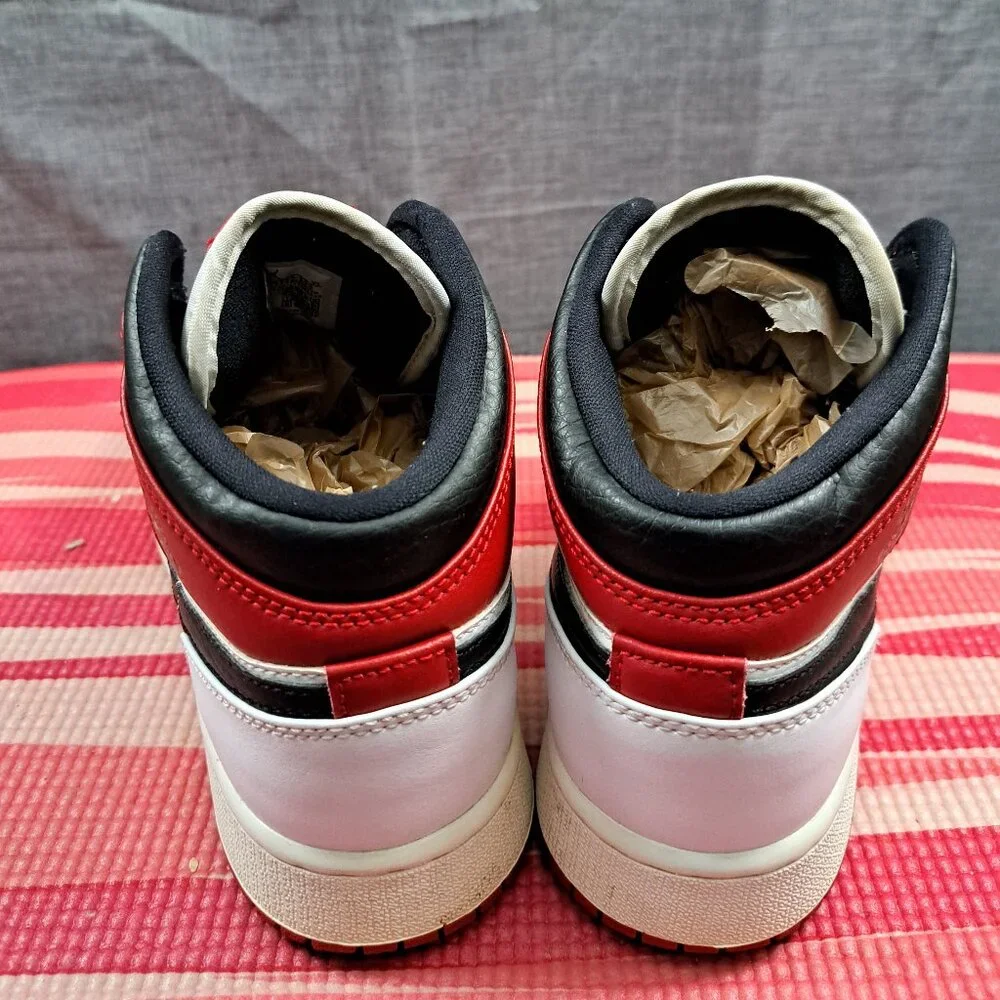 %Nike Air Jordan 1 Mid Chicago Youth Size 6 Red Black White AJ15